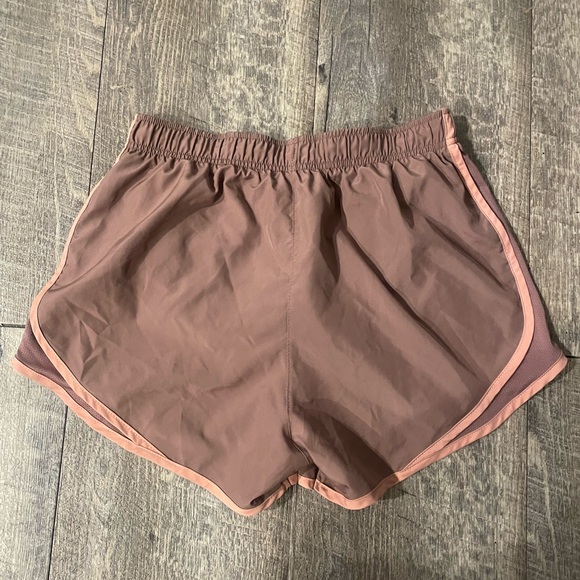 Women’s Nike Shorts Size Medium - Picture 4 of 5